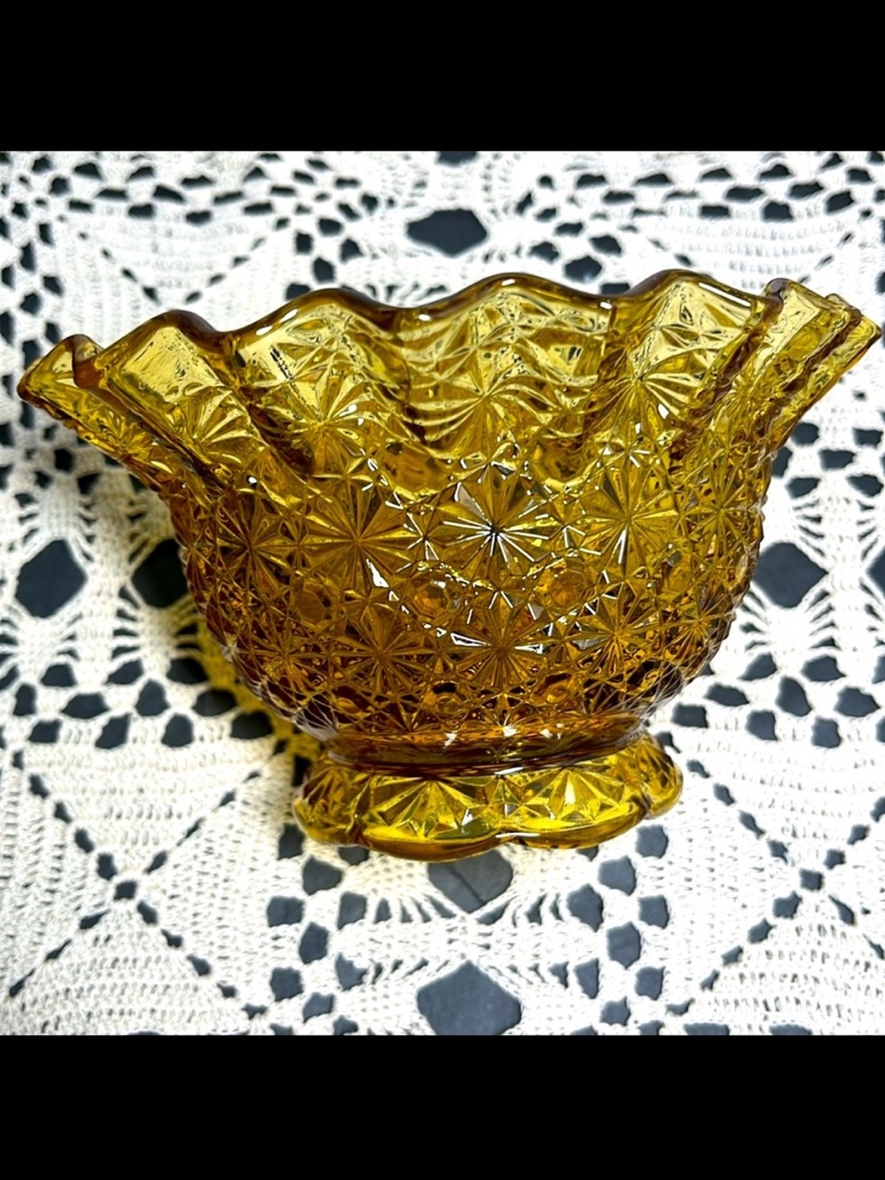 Vintage LE Smith Amber Daisy & Button Glass Bowl Ruffled Crimped Edge 1960s
